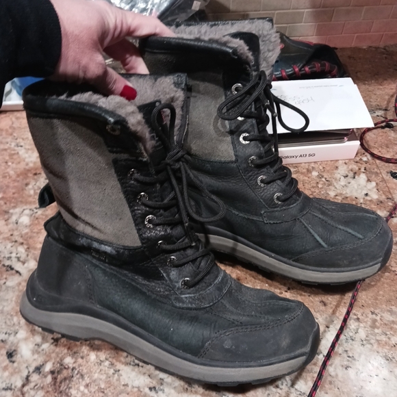 UGG Women's Adirondack III Black Grey Waterproof Leather Snow Boots. Size 8 - Picture 3 of 11